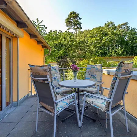 Casa Del Mar, Tres شقة