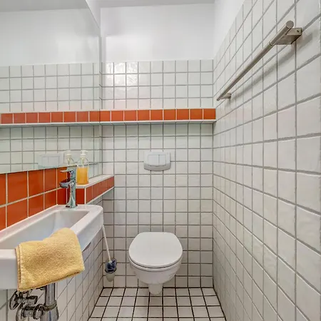 Casa Del Mar, Tres *