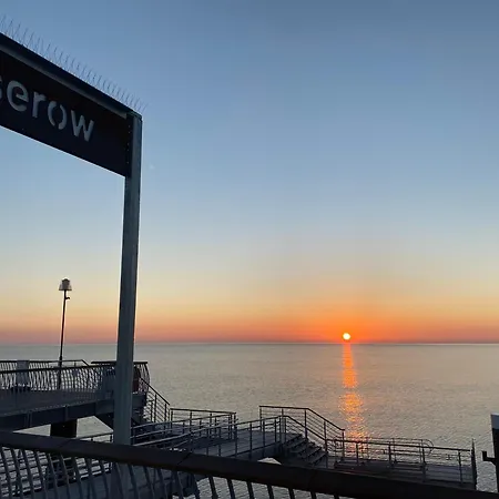 Casa Del Mar, Tres *